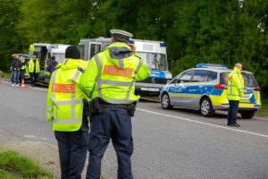 Ga je naar Frankrijk, Duitsland of Oostenrijk? Dít moet er vanaf nu verplicht in je auto liggen!