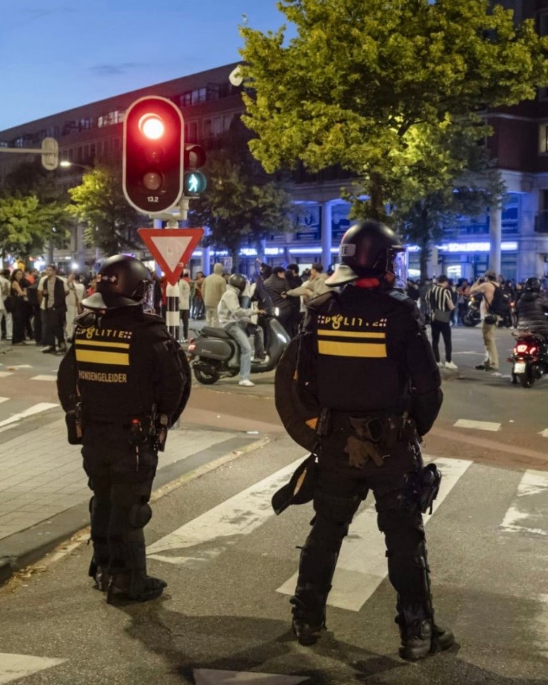 Ophef om hard politieoptreden na WK-feest van Marokko: beelden gaan massaal rond