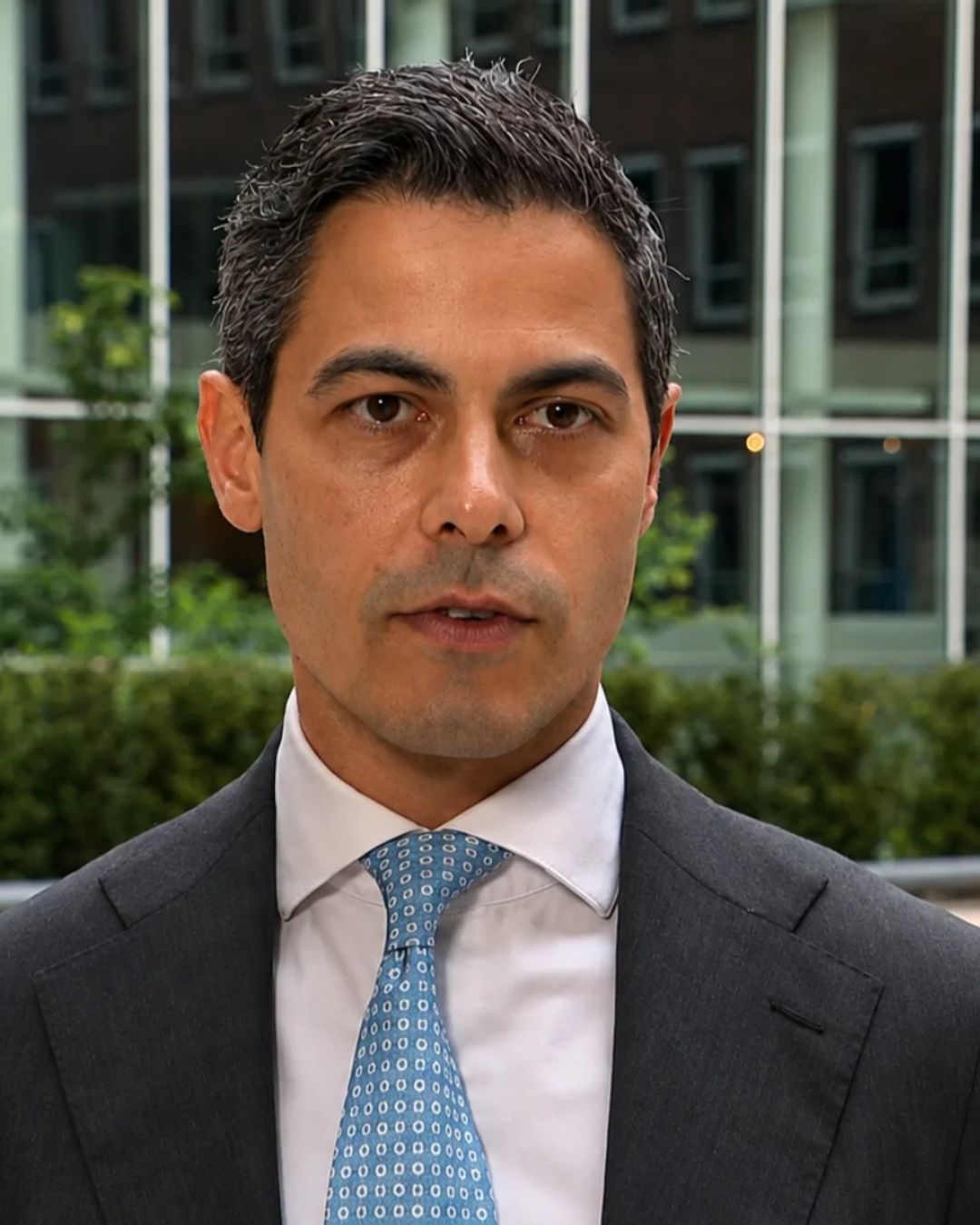 Kabinetscrisis dreigt na Defensie-schandaal: ‘De beerput moet open’