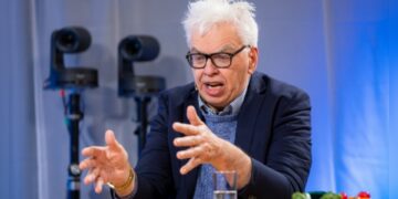 Strijd om azc escaleert: Westland daagt minister openlijk uit