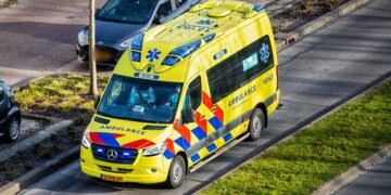 Verschrikkelijk drama tijdens uitlaten hond: baasje zwaargewond na aanrijding