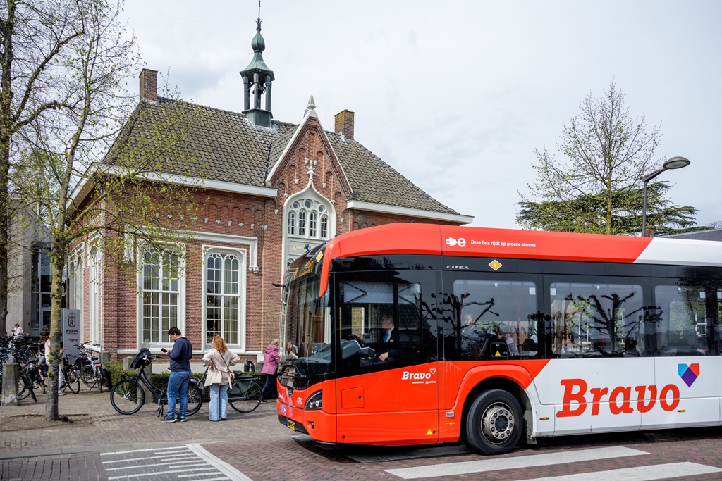 Ongelooflijk wat zich afspeelde in Haarlem: vrouw aangerand in bus vol reizigers