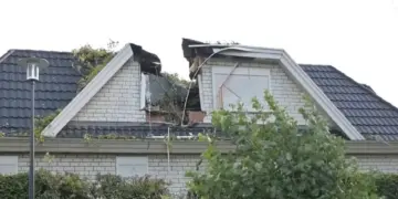 Drama in Breda: omgewaaide boom boort zich dwars door kinderkamer